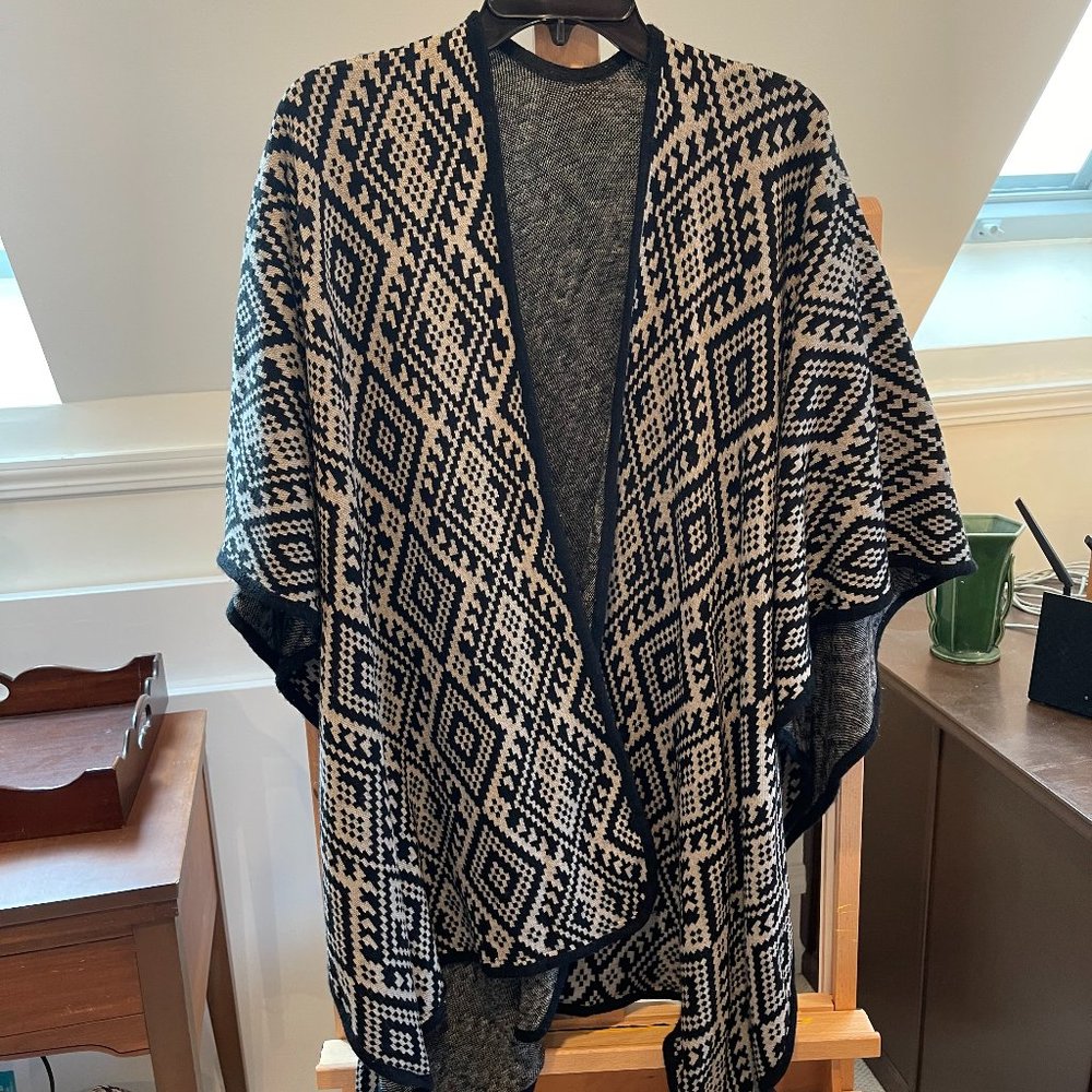Beautiful Shawl / Wrap / Cardigan Geometric Pattern Black and Tan One Size